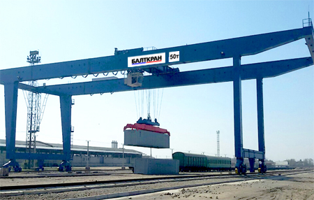 Container gantry crane capacity 50 t has started unloading containers, stacking and loading them to and from trucks at the intermodal terminal in Bishkek