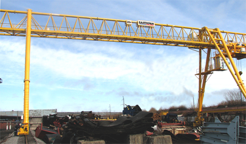 Widespan double cantilever gantry crane at the logistics base at Vorkutaugol